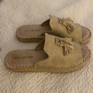 Seven Dials slides size 6.5